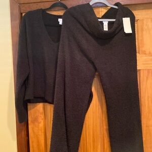 Black Sherpa top xl and bottom large. Lounge wear / pajamas